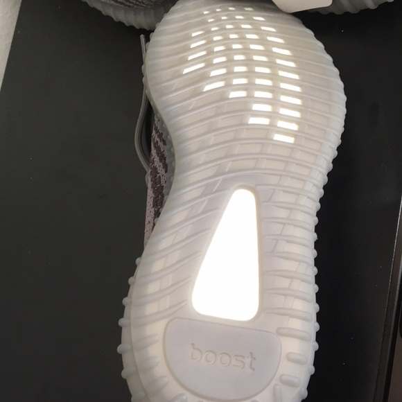 Yeezy 350 V2 “Beluga 2.0” (NO BOX) - Picture 2 of 3